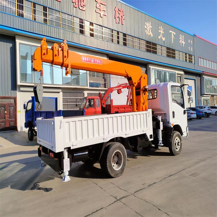 竹田乡三轮随车吊定制 农用改装机自备吊中瑞长期出售